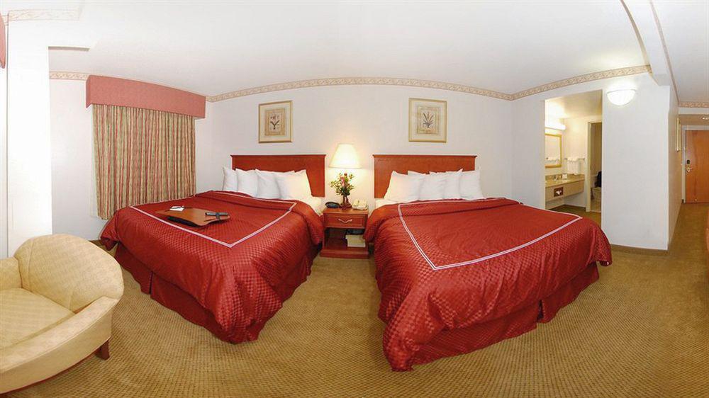 Four Points By Sheraton Raleigh Arena Eksteriør billede